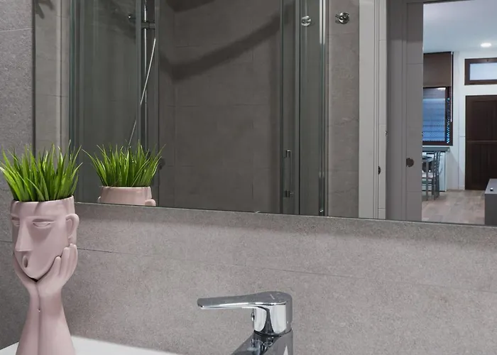 Апартаменти Moderno Loft A 1 Paso Del Centro *